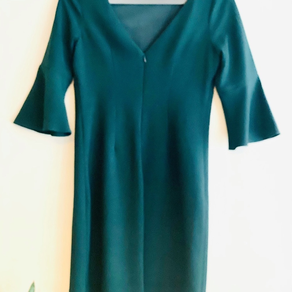 Vince Camuto dress w v-neck back